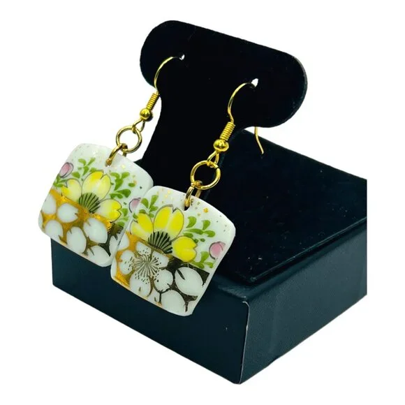 Handcrafted Earrings Made from Shattered Vintage English Fine Bone China Teacup - Picture 5 of 10